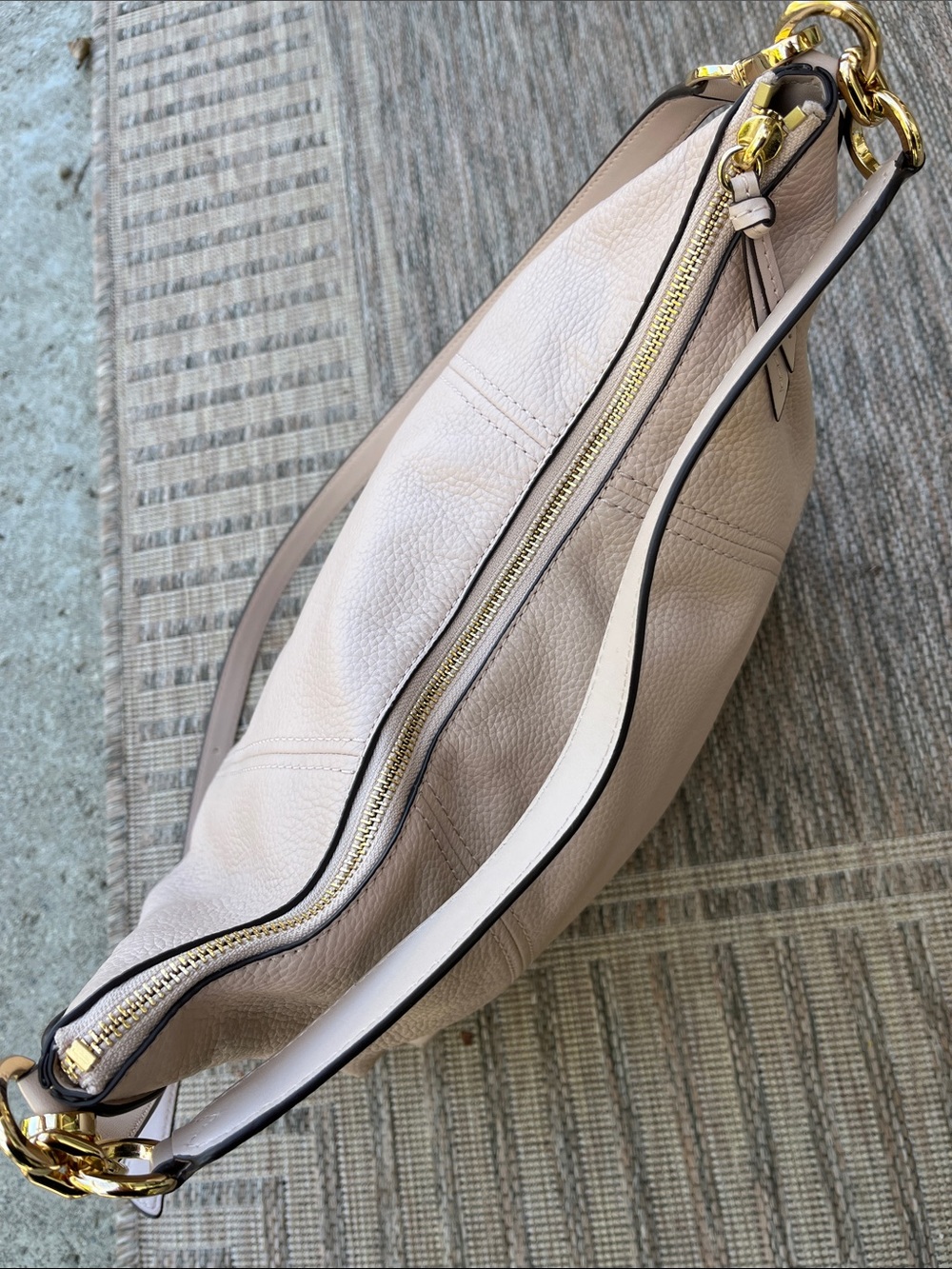 Michael Kors Pebbled Leather Casual Hobo Shoulder Bag in Pale Pink - Picture 13 of 16